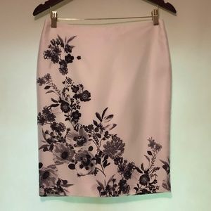 Vince Camuto floral pattern pencil skirt